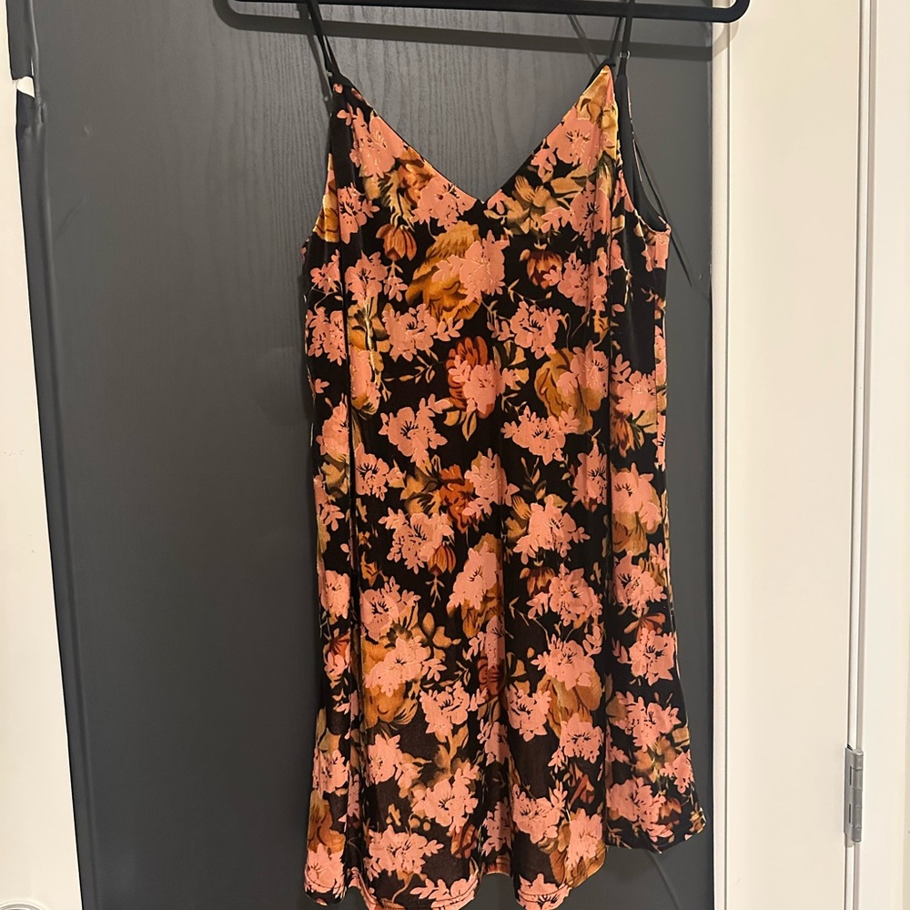Floral velvet mini shift dress